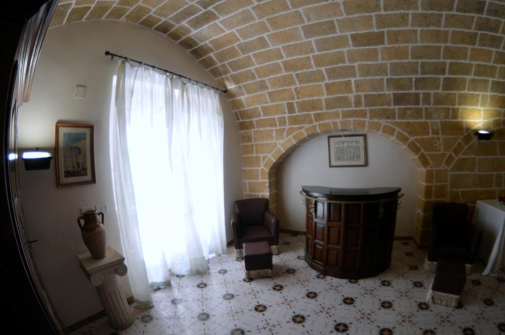 Palazzo Piccioli Hotell Gallipolli Exteriör bild